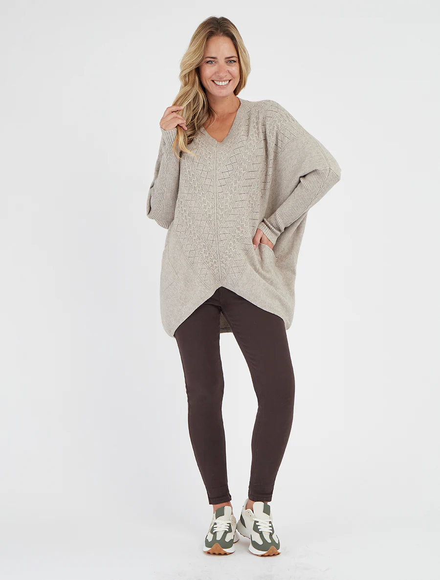 Asymmetrische poncho met lange mouwen en zakken - Mol - Image 4