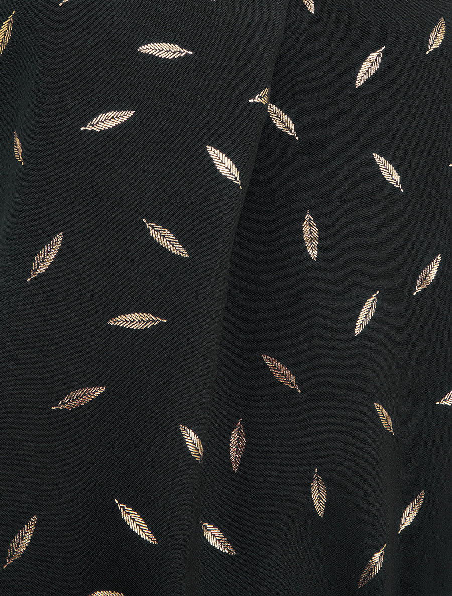 Elastische top met iriserende verenprint. - Zwart - Image 3