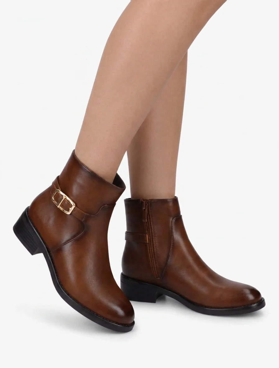 Enkelboots van imitatieleer met metalen gesp - Kameel - Image 5