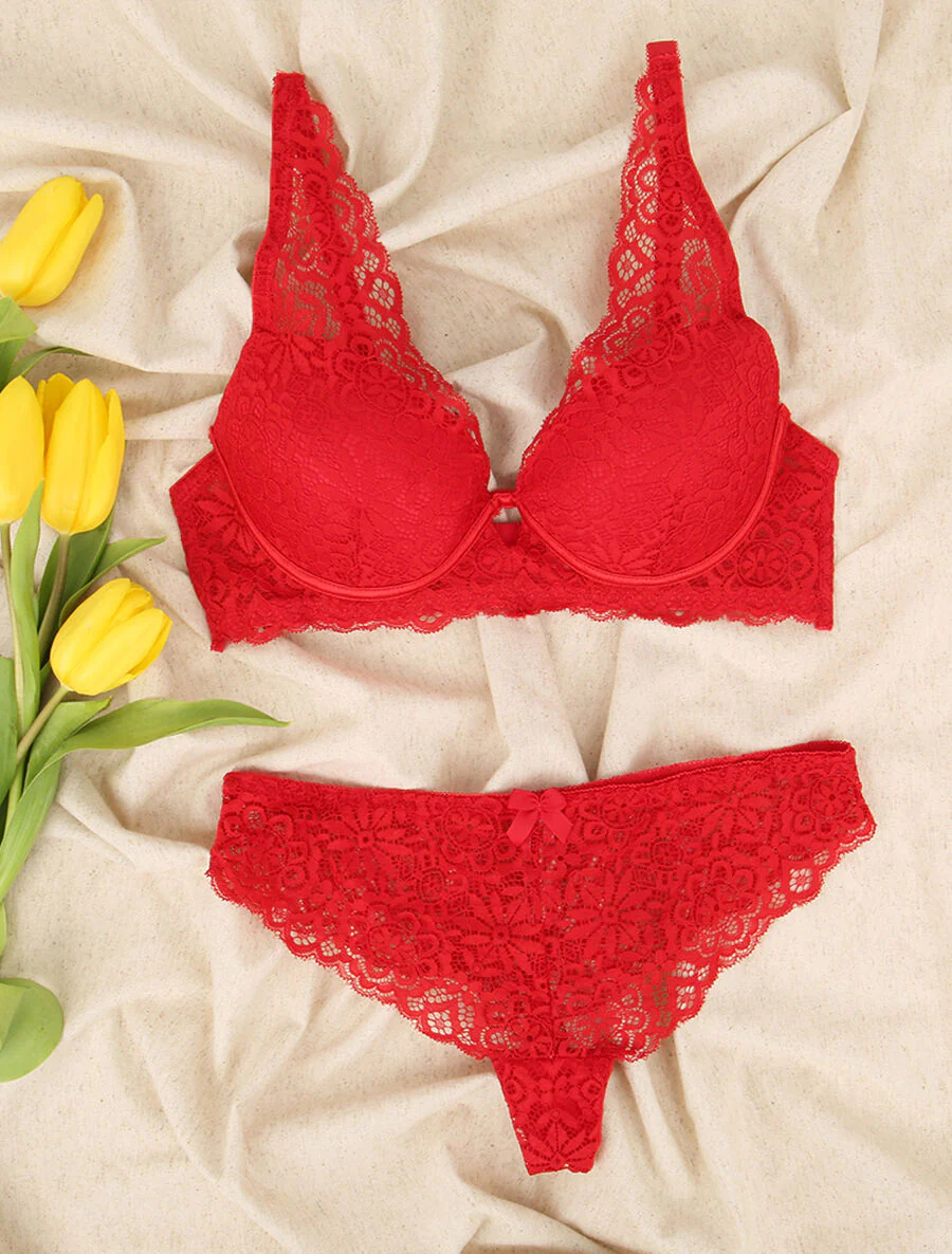 Kantenset met bloemenmotief - Rood