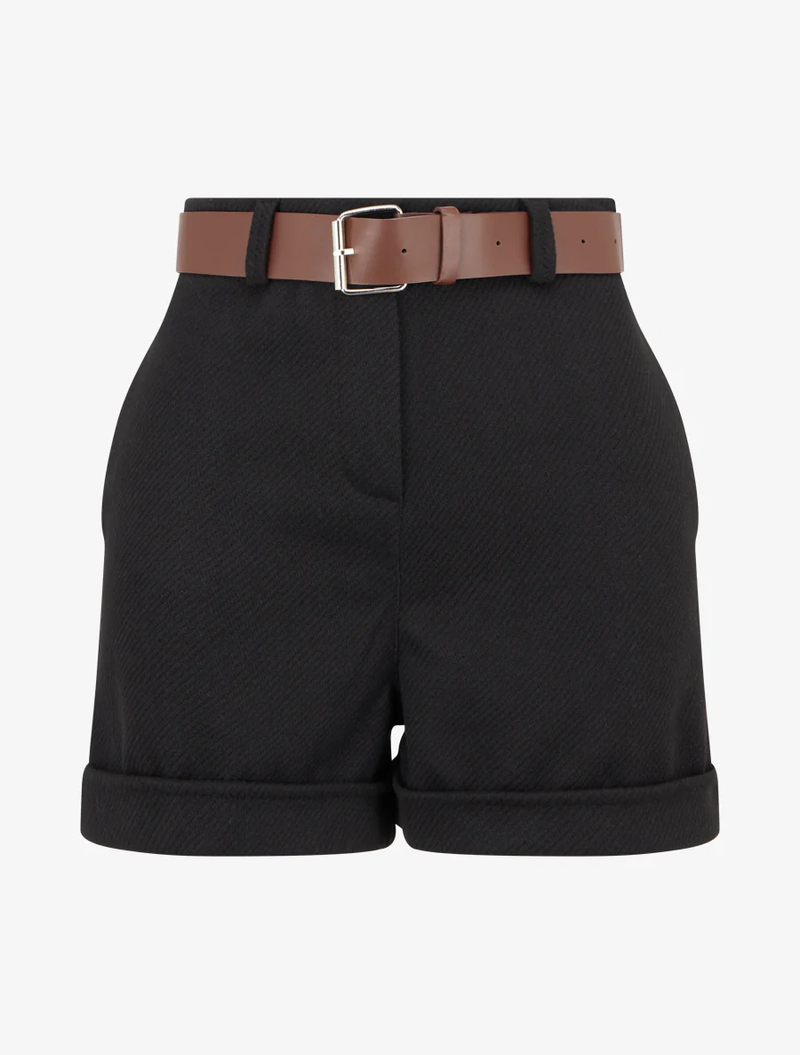 Korte broek met rechte zoom en riem - Zwart