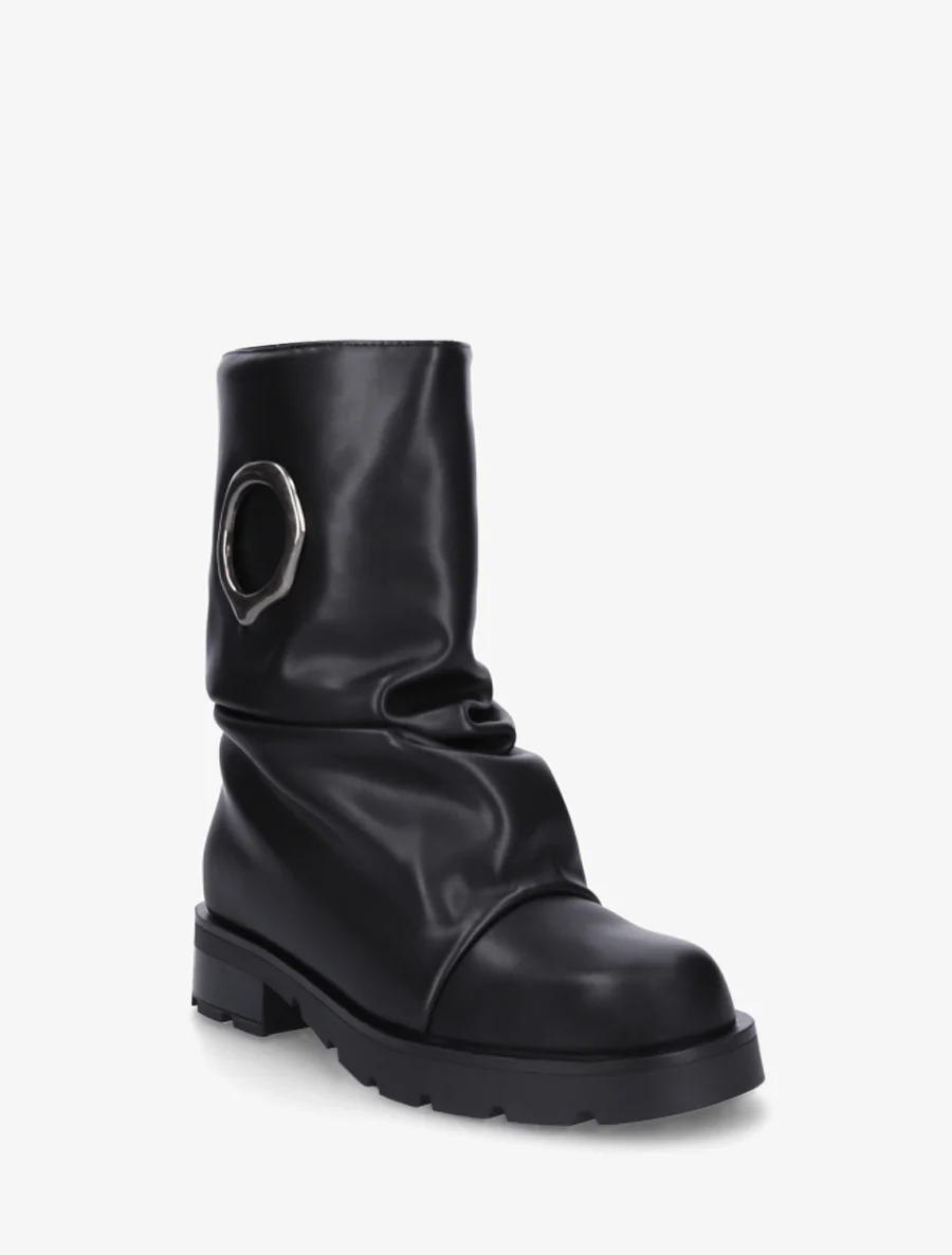 Kreukeleffect enkellaarsjes met metalen inzetstuk - Zwart - Image 2