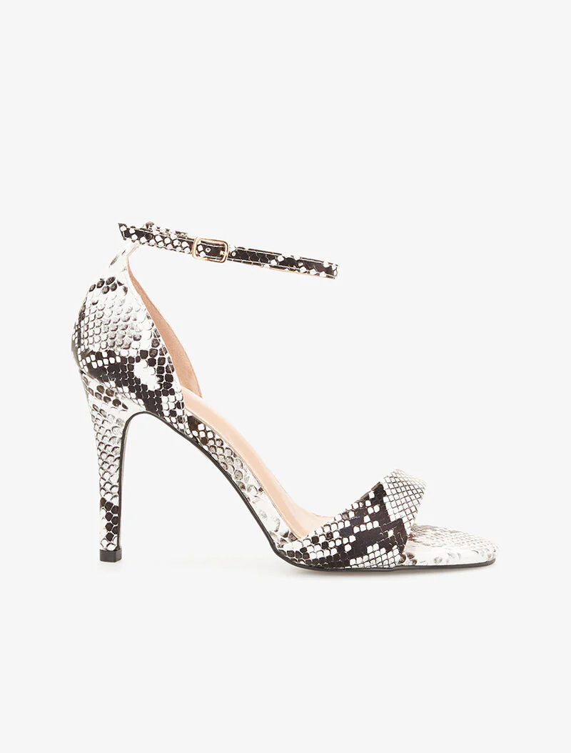 Naaldhakken sandalen - python