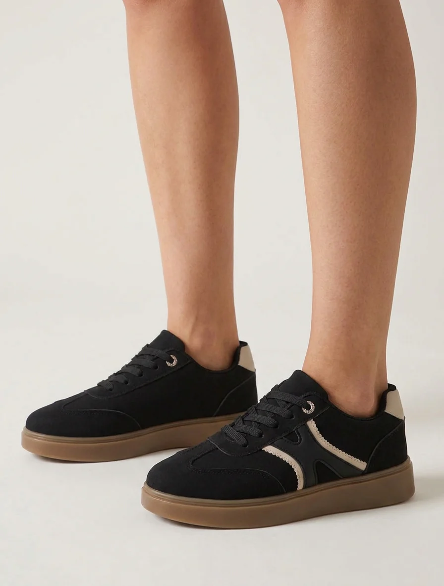 Nubuck-effect sneakers met gestanste oogjes - Zwart - Image 5