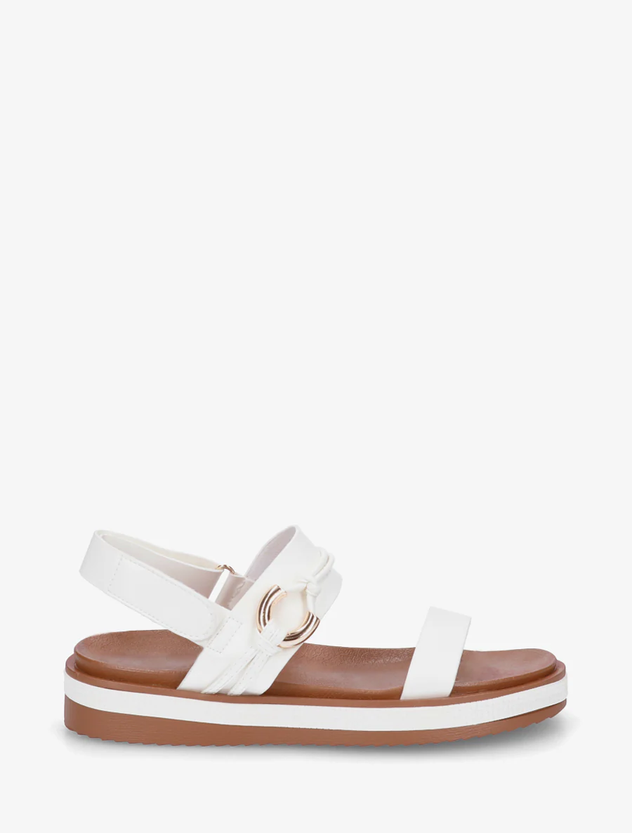 Platte sandalen met decoratieve metalen gesp. - Wit