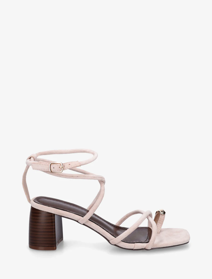 Sandalen met fijne bandjes en metalen inzetstuk - Roos