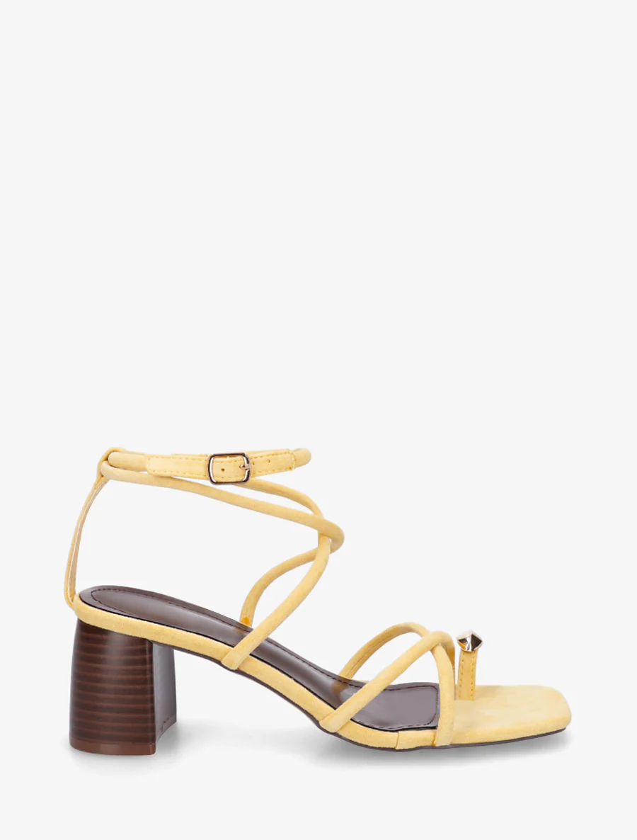 Sandalen met fijne bandjes en metalen inzetstuk - Geel