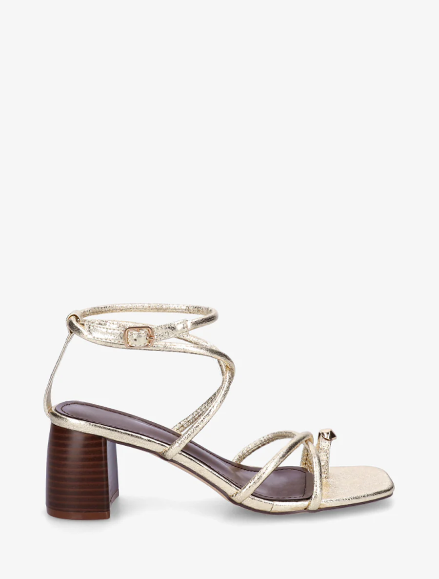 Sandalen met fijne bandjes en metalen inzetstuk - Goud