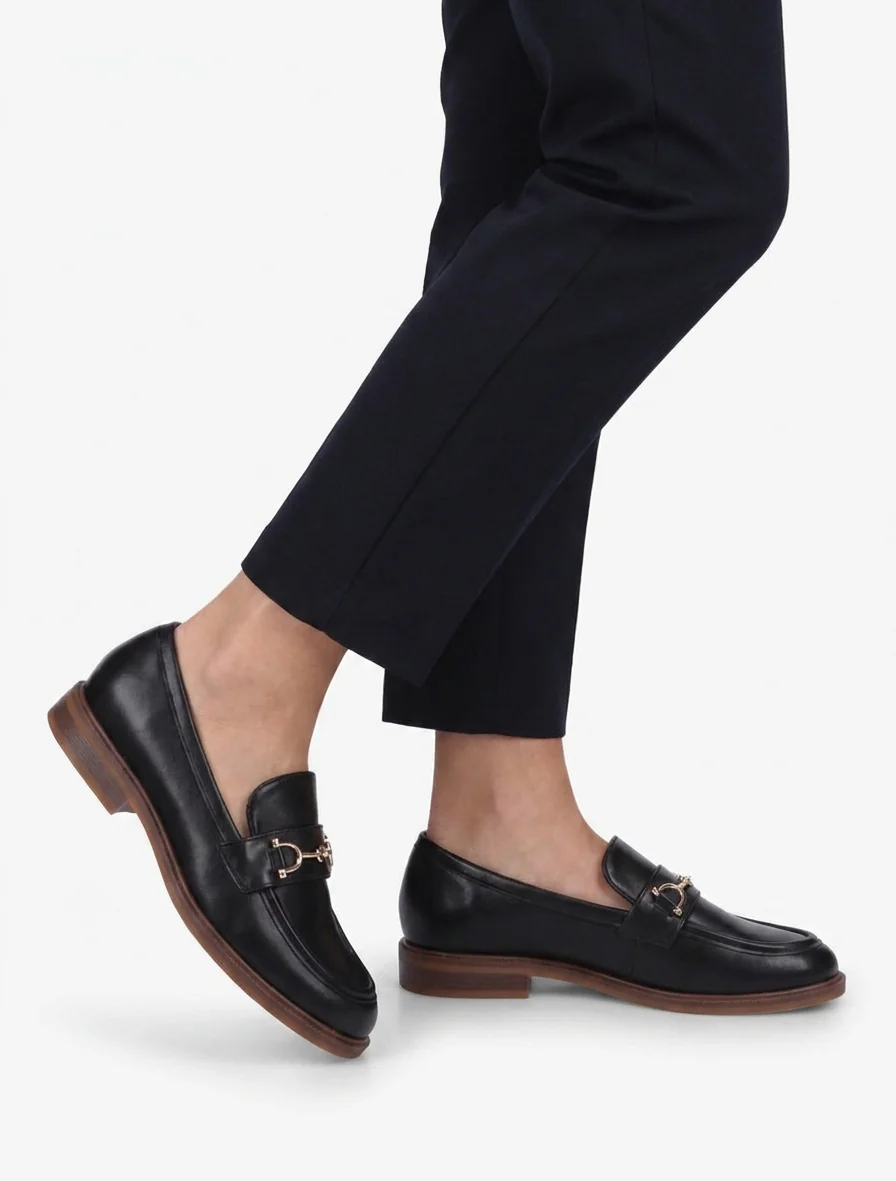 Schoenen van imitatieleer met metalen gesp. - Zwart - Image 5