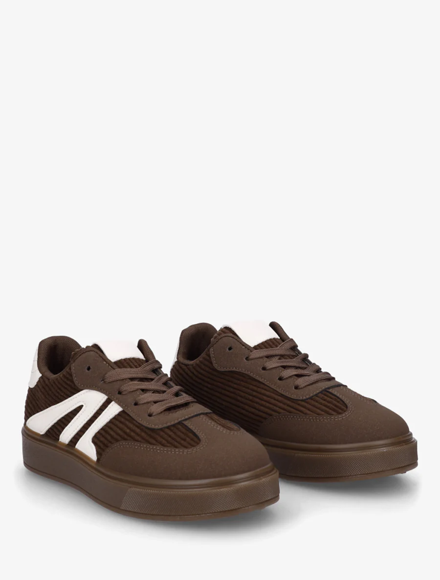 Sneakers met inzetstukken van stof en contrasterende banden. - Bruin - Image 4