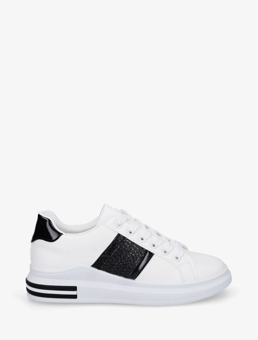 Sneakers met strepen en contrasterende hielversteviging - Zwart