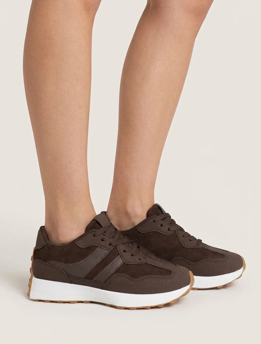 Sneakers van nubuck-effect met contrasterende strepen - Bruin - Image 5