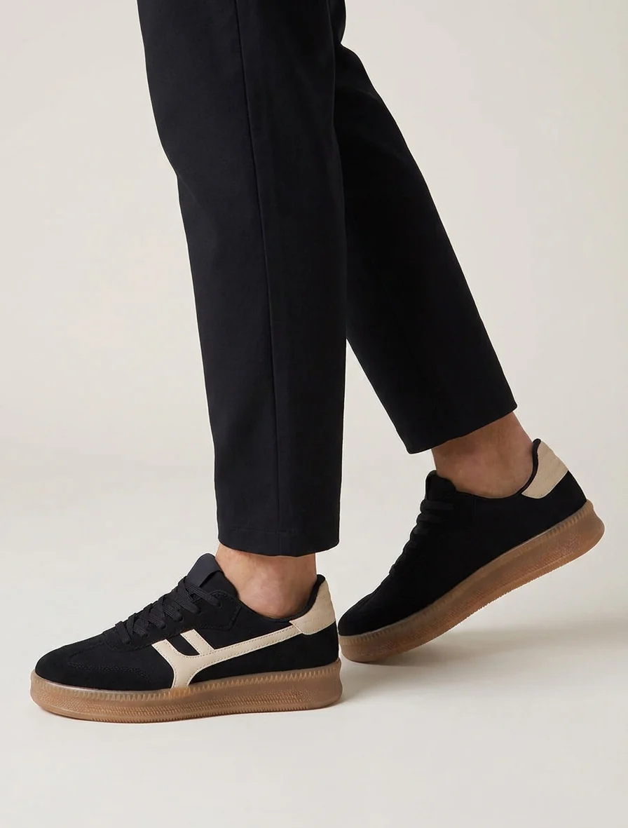 Sneakers van nubuck-effect met grafisch inzetstuk - Zwart - Image 5