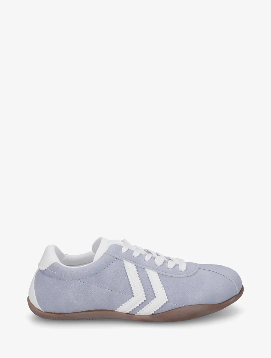 Suède sneakers met contrasterende strepen. - Lichtblauw