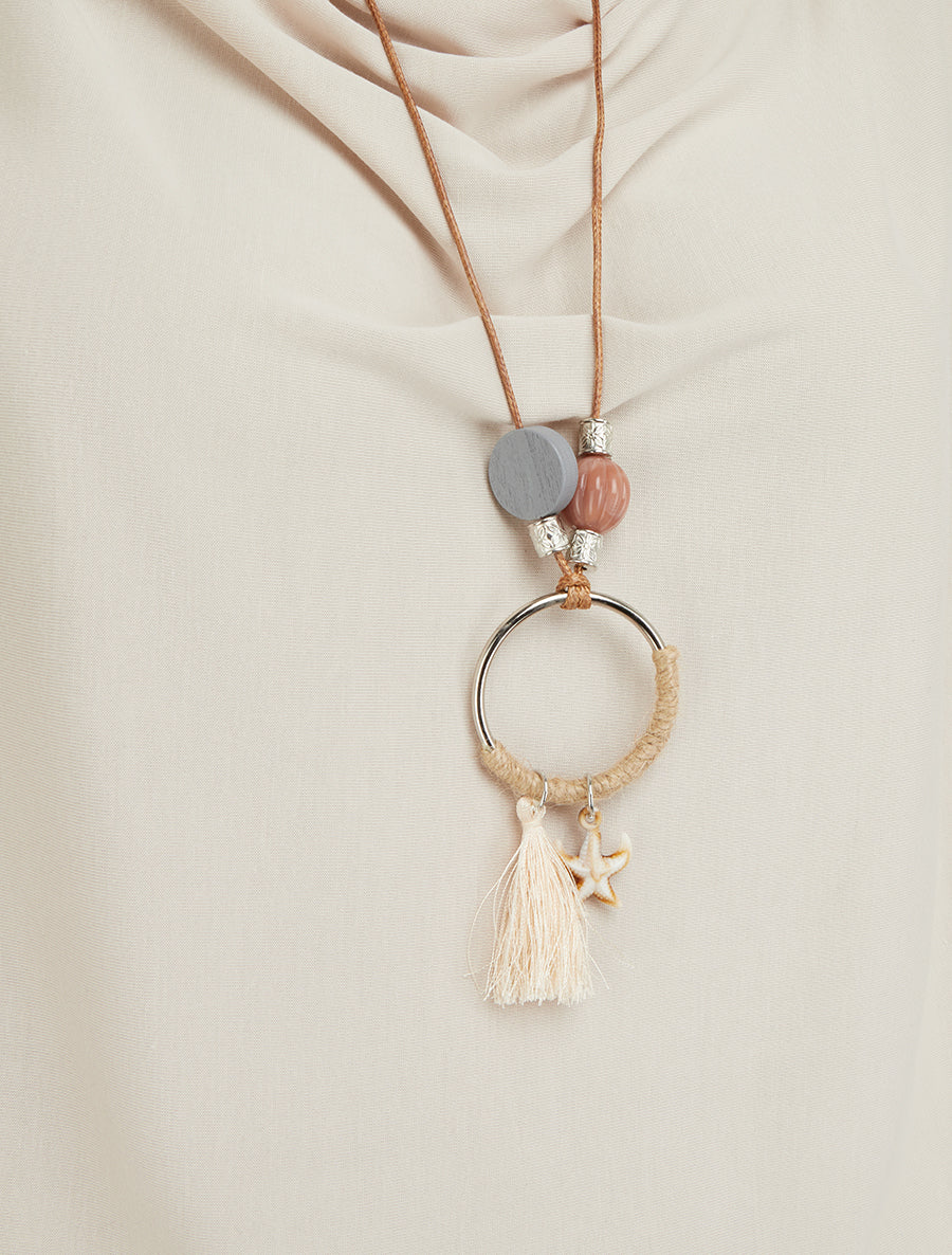 Vloeiende top met watervalhals. - Beige - Image 3
